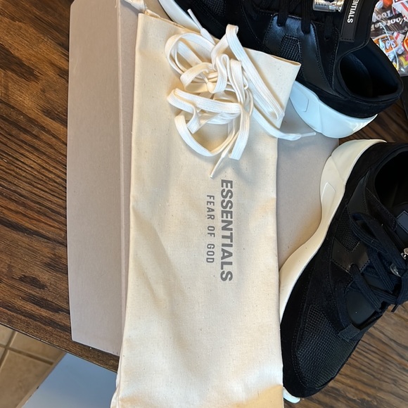 NIB Essentials Fear of God Sneaker - Picture 11 of 11